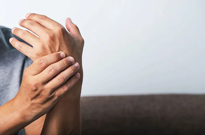 Cara Mengatasi Telapak Tangan Sering Kebas